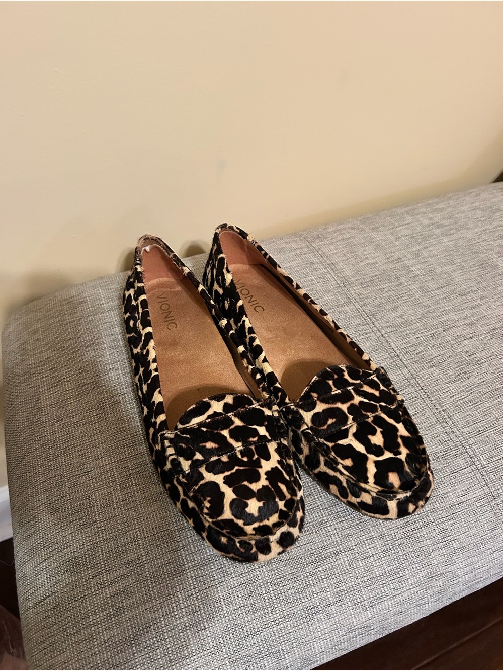 Vionic Larrun Leopard Calf Hair Loafers Flats Orthotic Support Women’s 10
